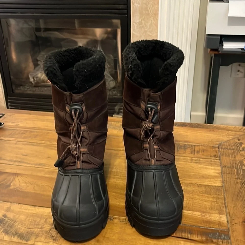 𝅺weatherproof snow/rain boots, size 7, good condition